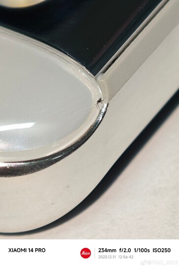 Bug inside OnePlus 12 chassis (image via Weibo)