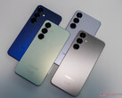 The Galaxy S25 comes in a multitude of launch colours. (Image source: Notebookcheck)