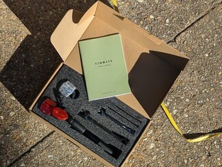Tools, instructions, charger, reflectors, and bonus portable tire pump (Image Source: Stephen Pereyra / Notebookcheck)