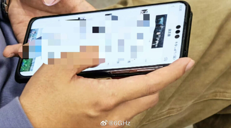 The "Mate 70 Pro" smiles for the camera in its new leak. (Source: Super Digital Master Lao Zhou via Weibo)