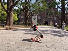 An image of Mevita walking outdoors (Image source: JSK Tendon Group / Kento Kawaharazuka; cropped screenshot)