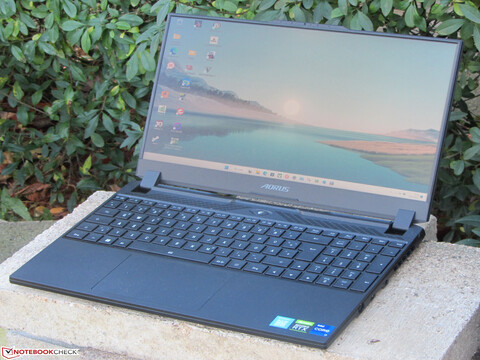 Aorus 15 XE5 review: Compact QHD gaming laptop with Thunderbolt 4