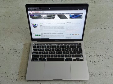 The changes to the new 2020 13.3-inch MacBook Pro aren't obvious on the surface. (Source: Notebookcheck)