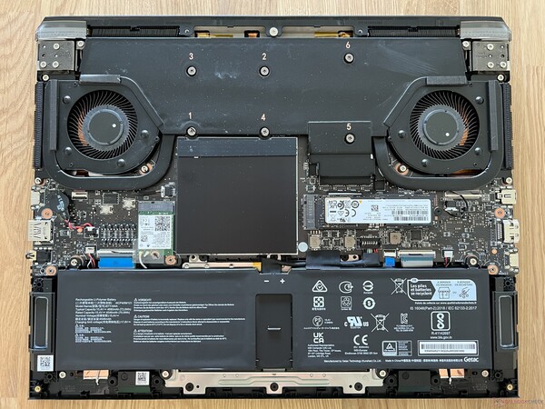Internal view of the MSI Stealth 14 Studio (Image: Andreas Osthoff)
