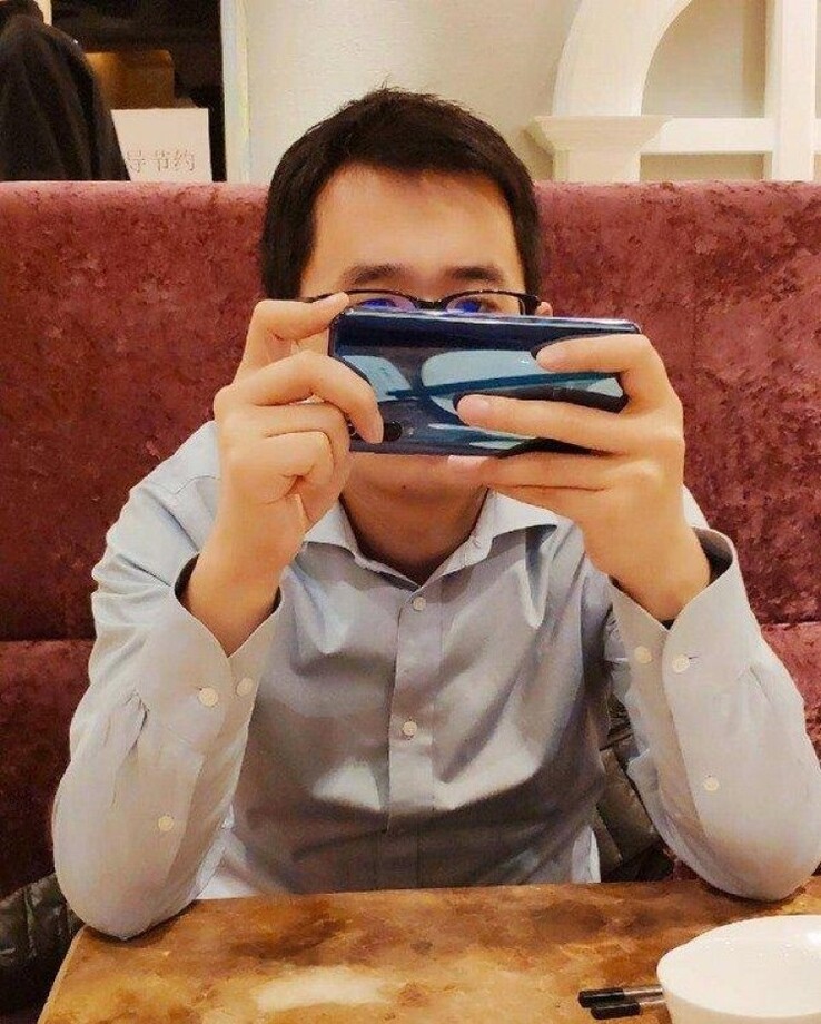 The alleged Xiaomi Mi 9. (Source: SlashLeaks/Weibo)