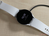 The Galaxy Watch5 Pro may look like a larger Galaxy Watch4, pictured. (Image source: NotebookCheck)