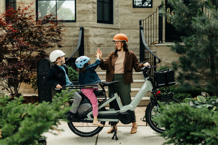 The Breeze has a maximum payload capacity of 200 kg (400 lbs)