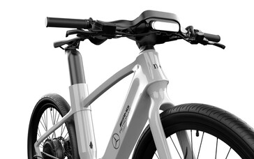 Lighting is installed, but mudguards are absent. (Image source: Mercedes, n+)