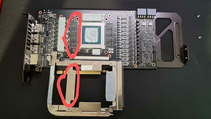 ASUS neglected to include a thermal pad for four VRAM chips on this RTX 3080 Ti card. (Image source: u/kamaloo92)