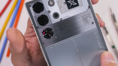 The 10 Pro. (Image source: JerryRigEverything via YouTube)