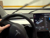Model 3/Y wiper speed can finally be adjusted with buttons (image: Laplasz/Twitter)