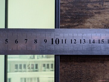 Narrow side bezels