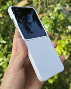 Xiaomi Mix Flip smartphone review