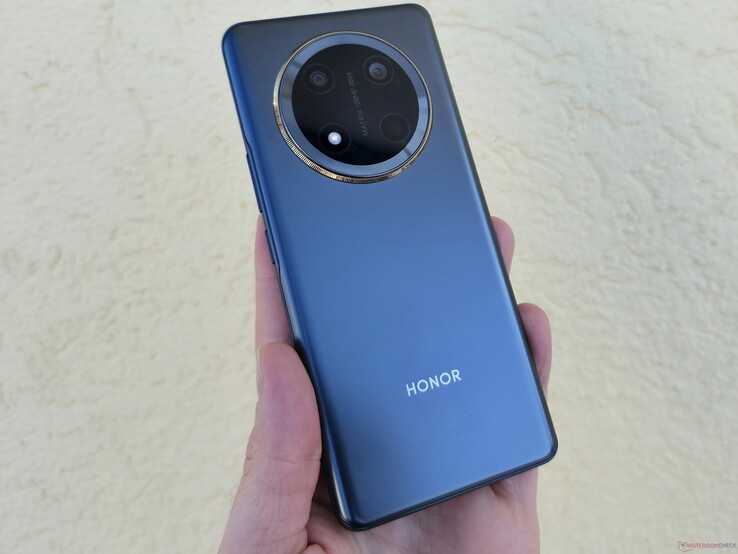 Honor Magic7 Lite smartphone (Image source: Marcus Herbrich)