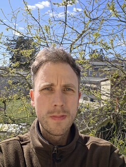 Selfie with the 12 MP front cam