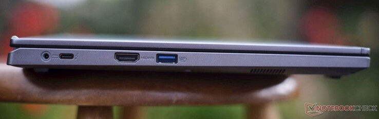 Left: charging port, Thunderbolt 4, HDMI 2.1 (4K60), USB-A 3.2