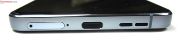 Bottom: SIM slot, microphone, USB-C 2.0, speakers