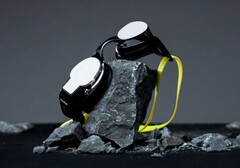 The Form Smart Swim 2 Pro is said to be significantly more robust than the base model thanks to Gorilla Glass 3. (Image source: Form)