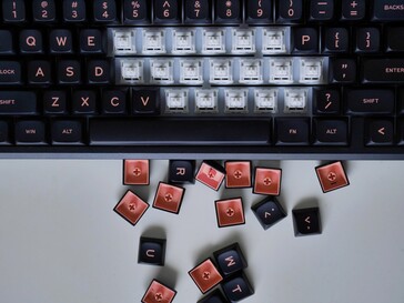 Epomaker Galaxy 100 keycaps and switches