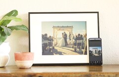 The Reflection Frame displays pictures on an e-ink panel (Image source: Creative Design Worx)