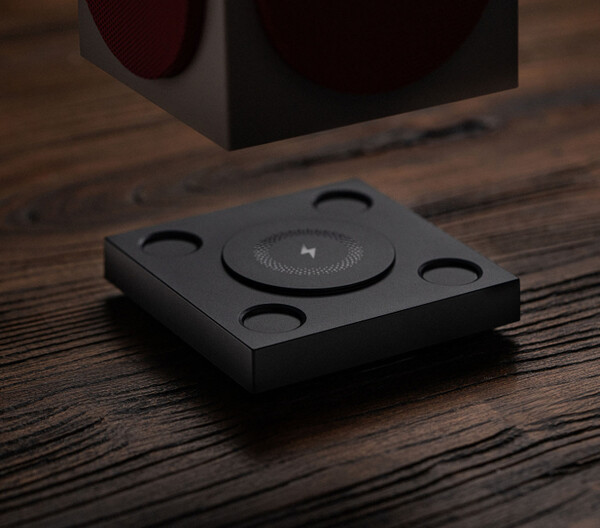 The Retro Cube 2 Speaker - N Edition comes with a wireless charging dock. (Image source: 8BitDo)