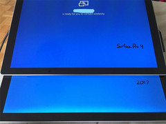A comparison between the Surface Pro 4 and a faulty Surface Pro 2017 showing the excessive backlight bleed on the latter. (Source: Surface Guy)