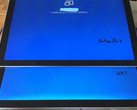 A comparison between the Surface Pro 4 and a faulty Surface Pro 2017 showing the excessive backlight bleed on the latter. (Source: Surface Guy)