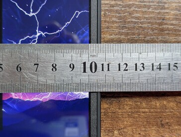 Narrow side bezels