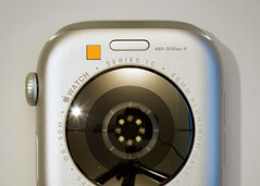 Recent photos supposedly show a prototype of the Apple Watch Series 10 with an additional sensor. (Image source: @StellaFudge)