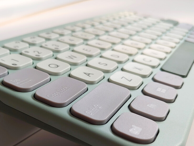 Concave keys help with accuracy. (Image source: Notebookcheck)