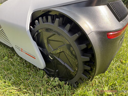 The wheels of the A1 Pro have more tread