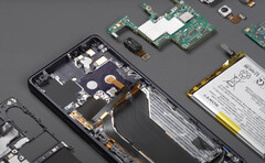 The Xperia 1 IV is relatively modular once you remove its glued-down back panel. (Image source: WekiHome)