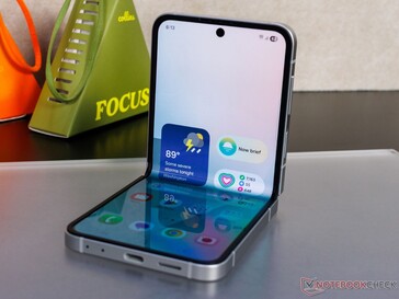 Galaxy Z Flip 7 FE screen ((image source: Notebookcheck)