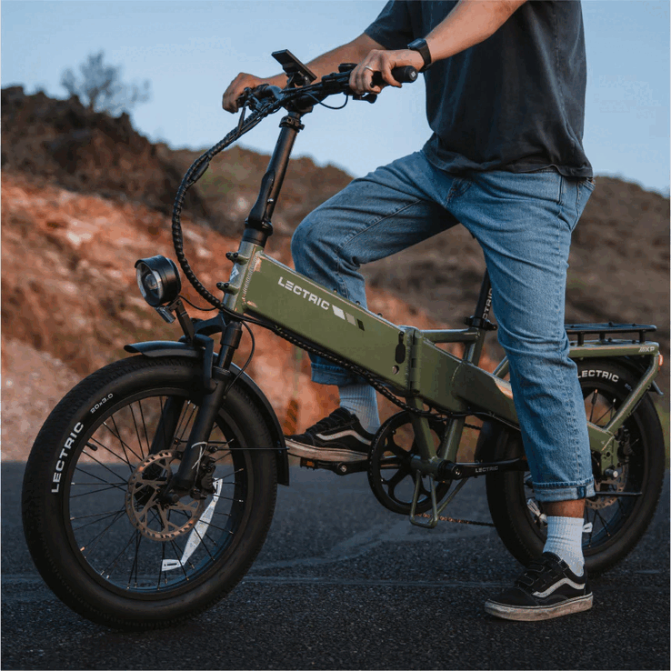 The Lectric XP4 electric bike 750 W motor version provides up to 85 miles (136.7 km) of range on a single charge  (Image source: Lectric)