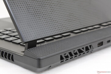 Smooth matte outer lid has glossy spots to boost visual appeal