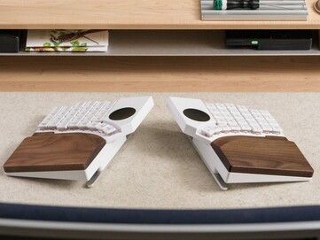 MoErgo Go60 split wireless mechanical keyboard with wrist rests. (Image source: MoErgo)