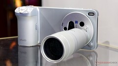 The G2 Ultra 400mm telephoto extender can easily deliver 1600mm shots, as demonstrated by an early photo sample.