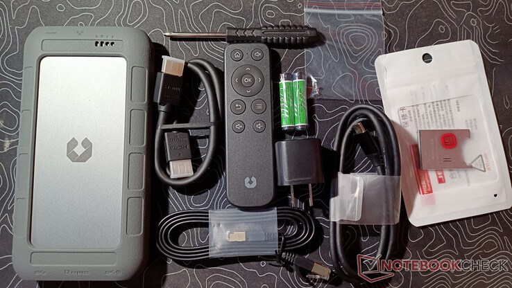 Box content of UnifyDrive UT2 (Image source: Notebookcheck)