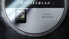 The Find X6 Pro departs from the intricate camera design of its predecessor. (Image source: Weibo)