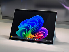 Microsoft Surface Pro OLED for Business (Image source: Notebookcheck)