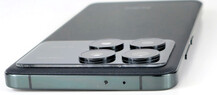 Top (microphone, IR blaster)