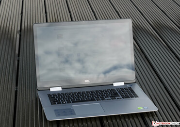 The Dell Inspiron 17-7786 in the sun