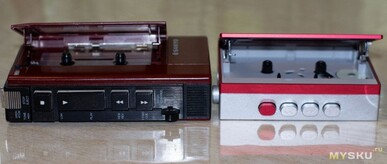 The M4440 next to the CP13 (Image source: MySKU)