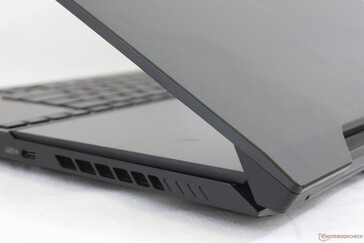 New black color and premium ROG texture for the outer lid to contrast the Glacier Blue 2020 GX550
