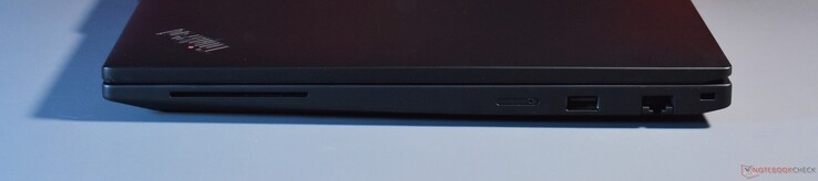 right: Smartcard, nanoSIM, USB-A 3.2 Gen 1, RJ45-Ethernet, Kensington lock