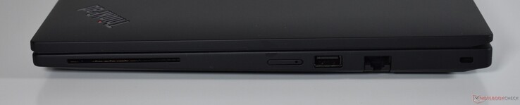 The port selection on the ThinkPad P14s Gen 5 AMD includes Thunderbolt 4, HDMI and Ethernet (Image source: Benjamin Herzig)