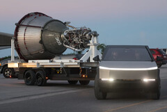 The Cybertruck&#039;s towing prowess has been previewed at the SpaceX Starbase in Texas. (Image source: Stargazer on YouTube)
