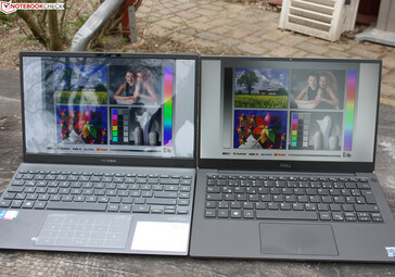 XPS 13 9305 IPS Full HD (right, matte) versus Asus ZenBook UX325EA OLED Full HD (left, glossy)