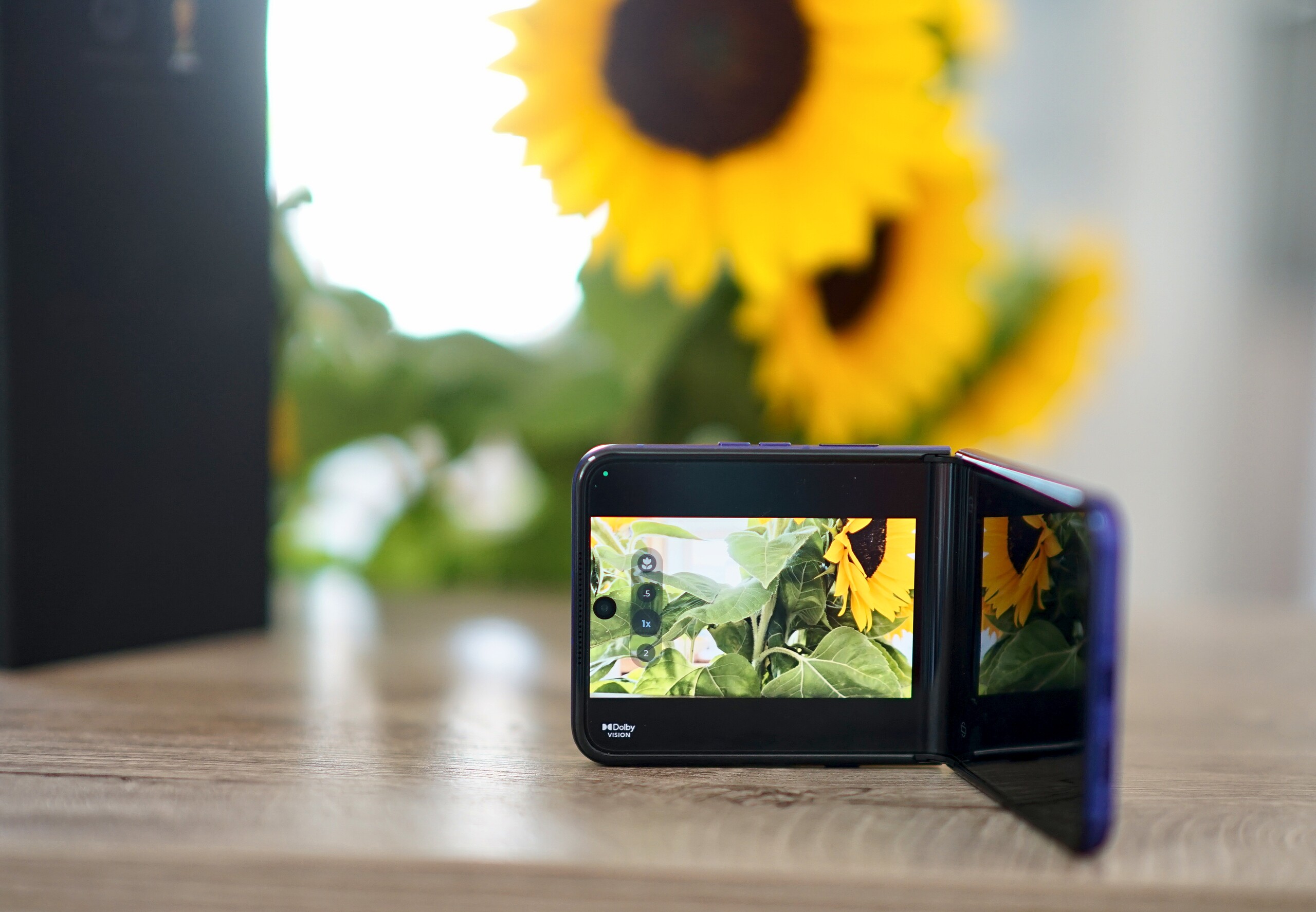 Premium Foldable Barely Has Innovation Yet Still Impresses Motorola Premium Foldable Barely Has Innovation Yet Still Impresses Motorola
