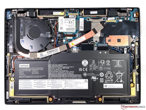 A look inside the Lenovo ThinkPad X1 Nano Gen 1 (Image: Andreas Osthoff)